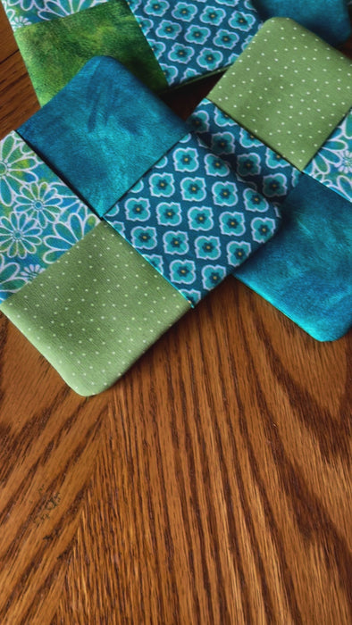 Daisy Delight Flip-Out Quilted 8 Coaster Kit